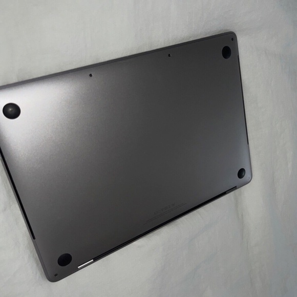 Apple MacBook Pro 13.3" (256 GB, Intel Core i5 8th Gen. 3.8GHz, 8GB) Space Gray - Picture 4 of 4